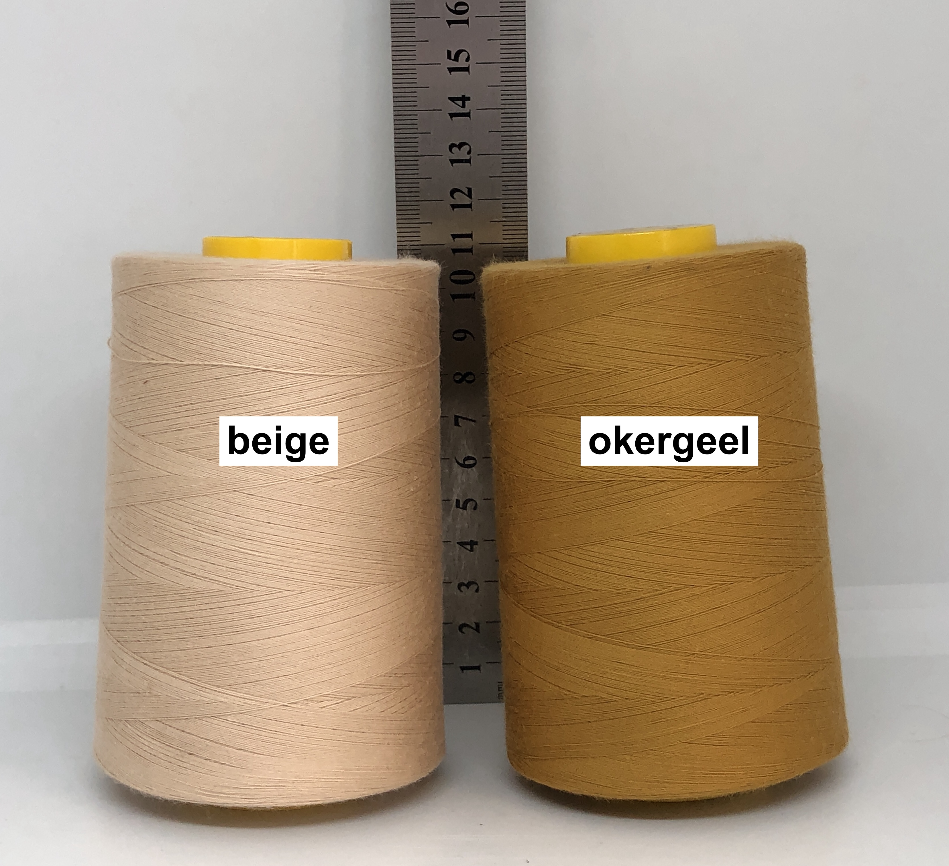 Naaigaren 100% katoen beige of okergeel 5000 meter per klos