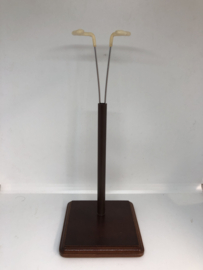 Vintage poppenstandaard vierkant hout + metaal voor een tot 30 tot 38 cm lange pop  .