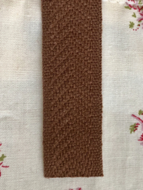 2 meter bruin keperband uit oude voorraad, katoen / linnen , 17 mm breed .