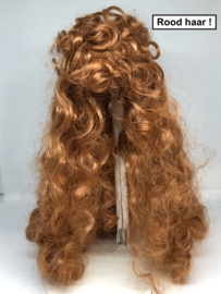 Poppen pruik kunsthaar omtrek 33 cm t/m 35 cm , rood.