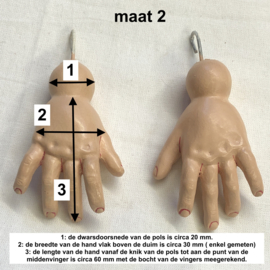 1 paar poppenhandjes maat 2