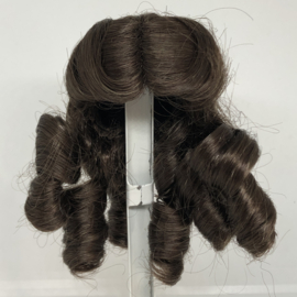 Poppen pruik kunsthaar omtrek 16  cm, donkerbruin.