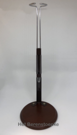 Vintage poppenstandaard hout + metaal voor een tot 40 tot 65 cm lange pop met smalle taille.