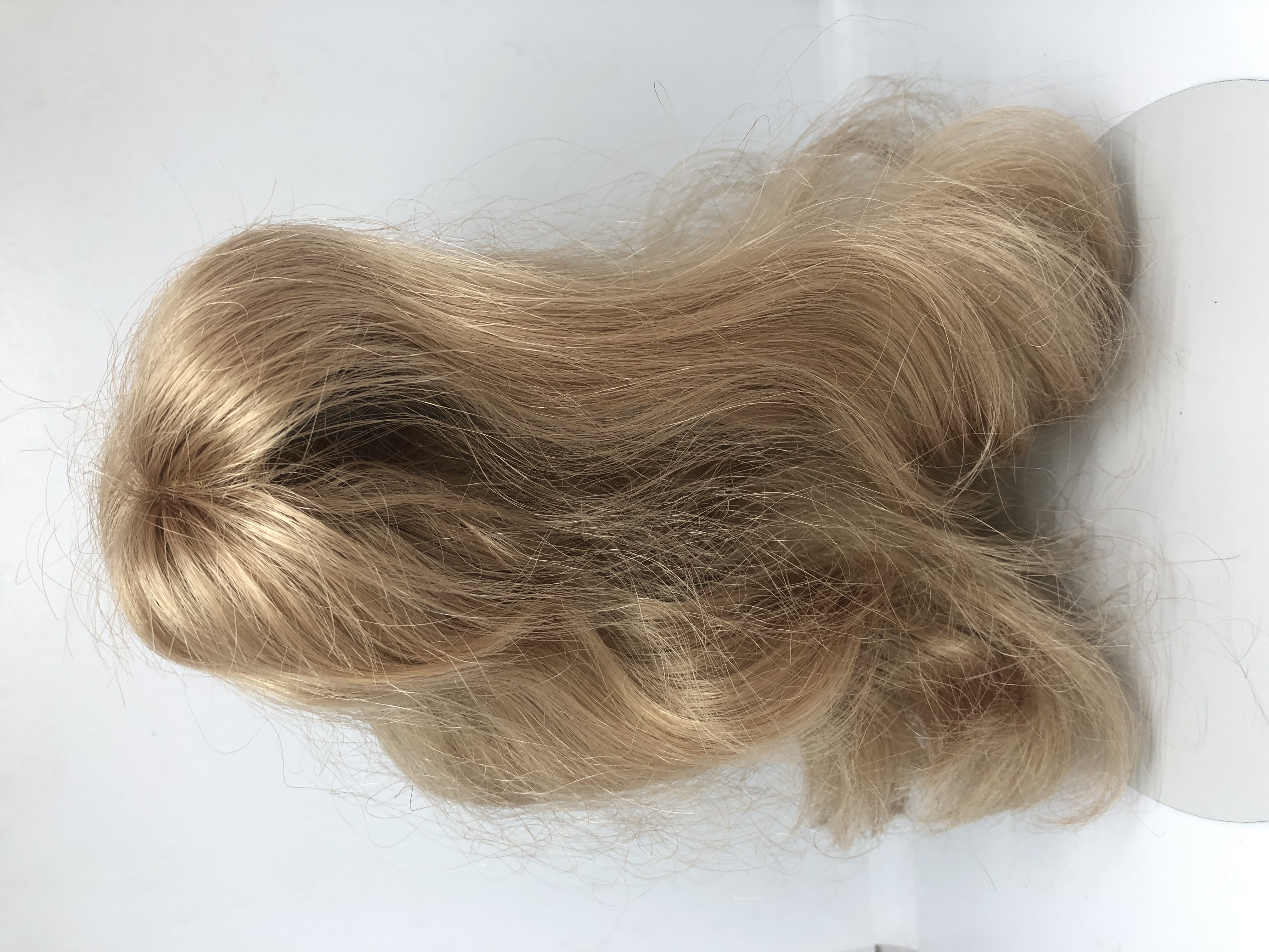 Poppen pruik kunsthaar omtrek 24 cm, blond.