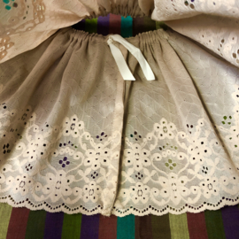 Petticoat onderrok onderjurk 21 cm lang voor poppen.