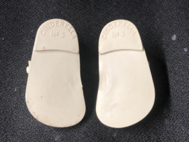 Vintage witte Cinderella plastik poppenschoentjes maat 3