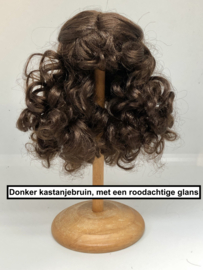 Glorex poppen pruik kunsthaar omtrek 18 tot 21  cm, donker kastanjebruin.