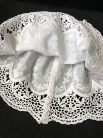 Petticoat onderrok onderjurk voor poppen 18,5 cm lang.