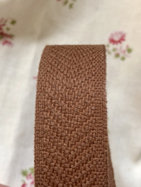 2 meter bruin keperband uit oude voorraad, katoen / linnen , 22 mm breed .
