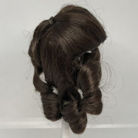 Poppen pruik kunsthaar omtrek 16  cm, donkerbruin.