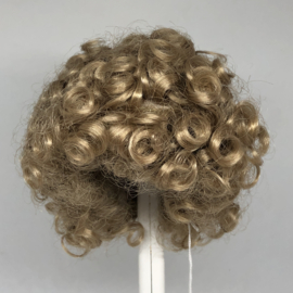 Prandell poppen pruik kunsthaar omtrek 30-31 cm, middenblond.