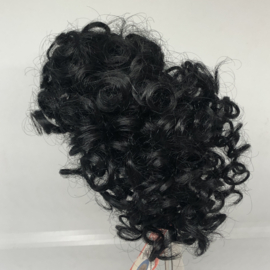 Glorex poppen pruik kunsthaar omtrek 28 à 29  cm, zwart.