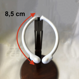 Vintage poppenstandaard rond hout + metaal voor een tot 30 tot 40 cm lange pop  .