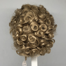 Prandell poppen pruik kunsthaar omtrek 30-31 cm, middenblond.