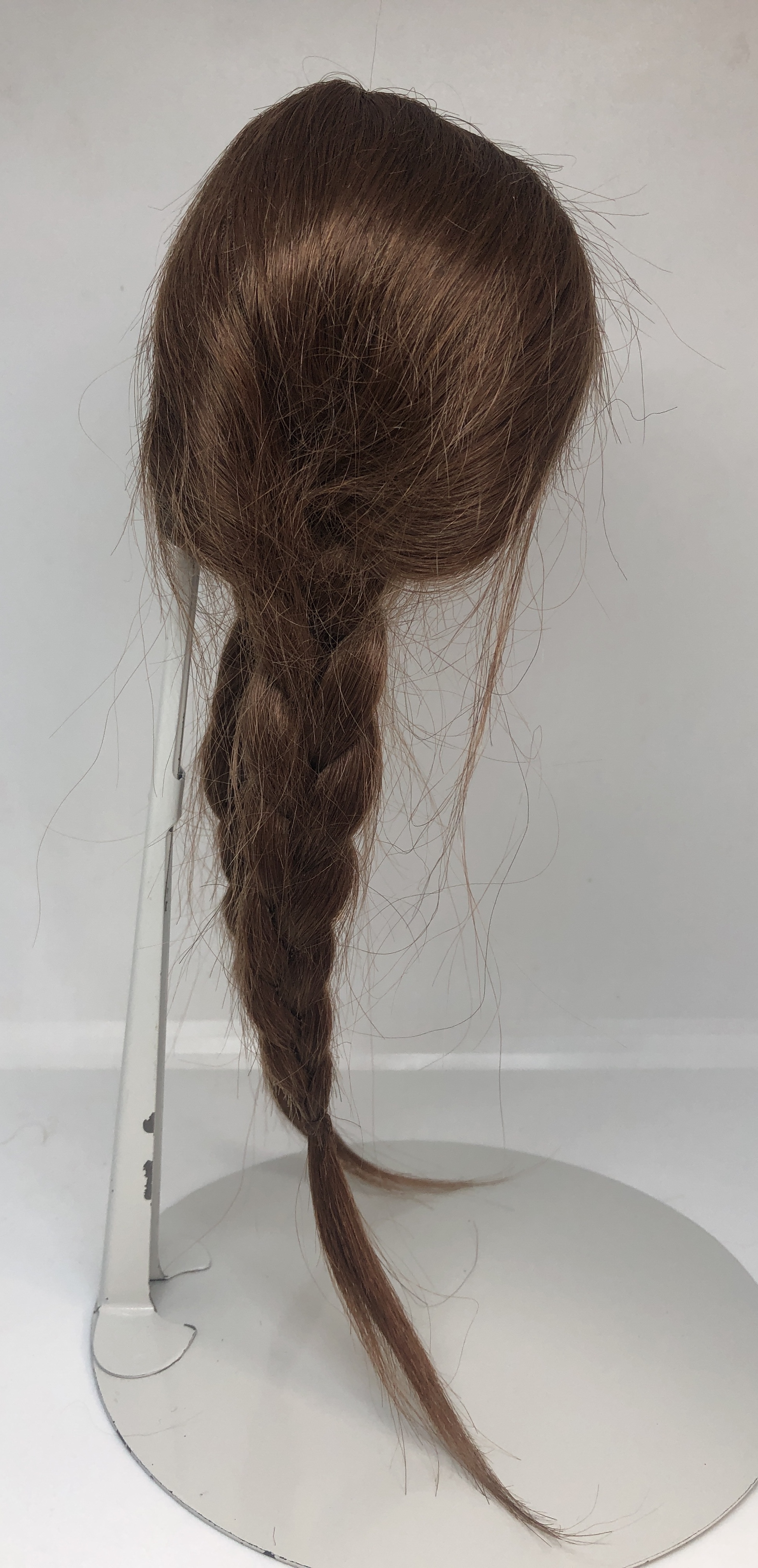 Poppen pruik echthaar omtrek 25 cm, bruin.