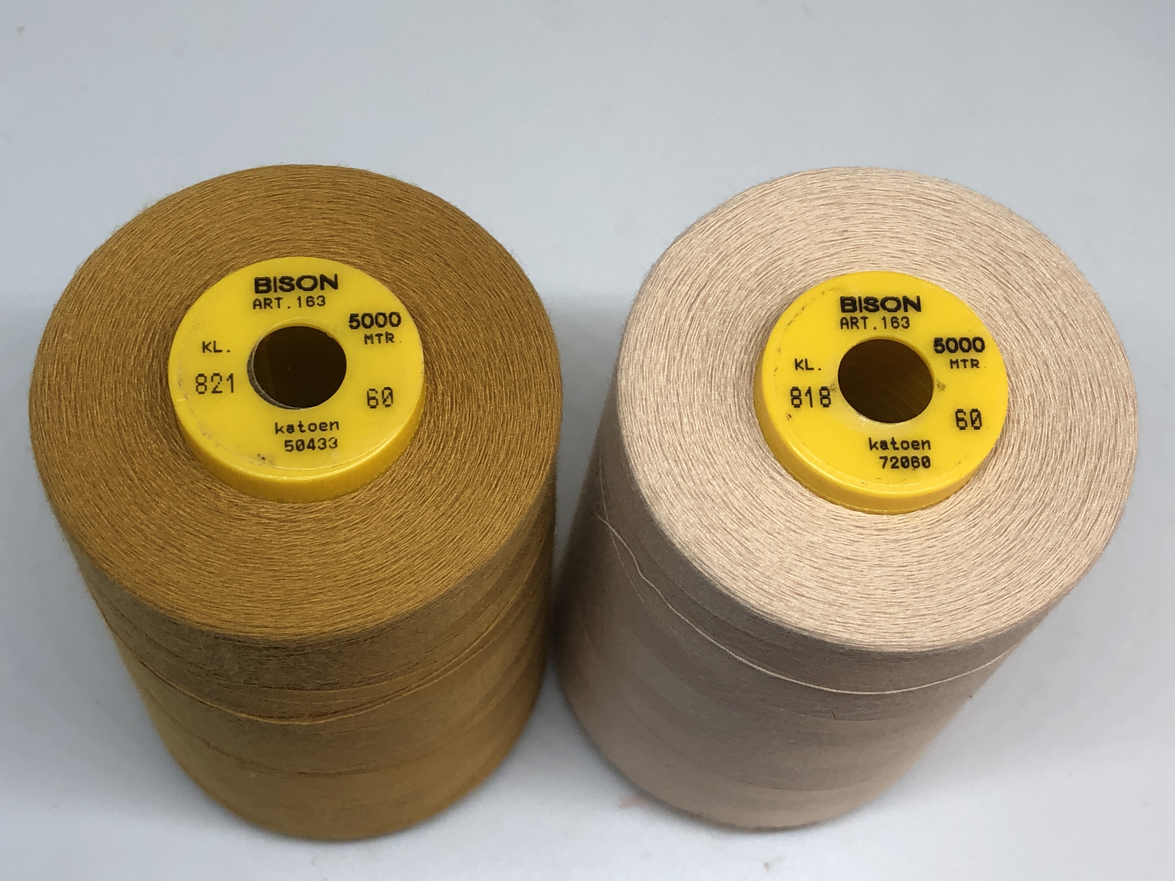 Naaigaren 100% katoen beige of okergeel 5000 meter per klos