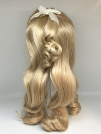 Poppen pruik kunsthaar omtrek 36 tot 44 cm, blond.