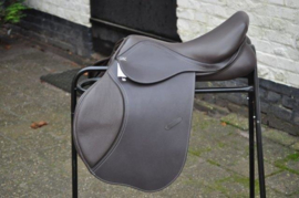 Prachtig nieuw springzadel Hipperion 17" + 18" med./breed