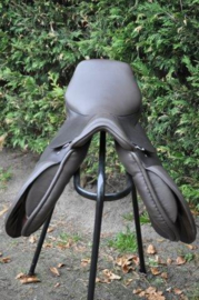 Prachtig nieuw springzadel Hipperion 17" + 18" med./breed
