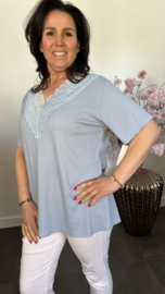 Ribbel shirt met kanten V-hals IJsblauw
