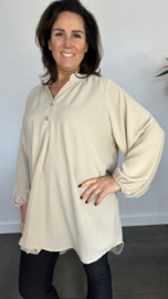 Tuniek met knoopjes crepe +SIZE zand