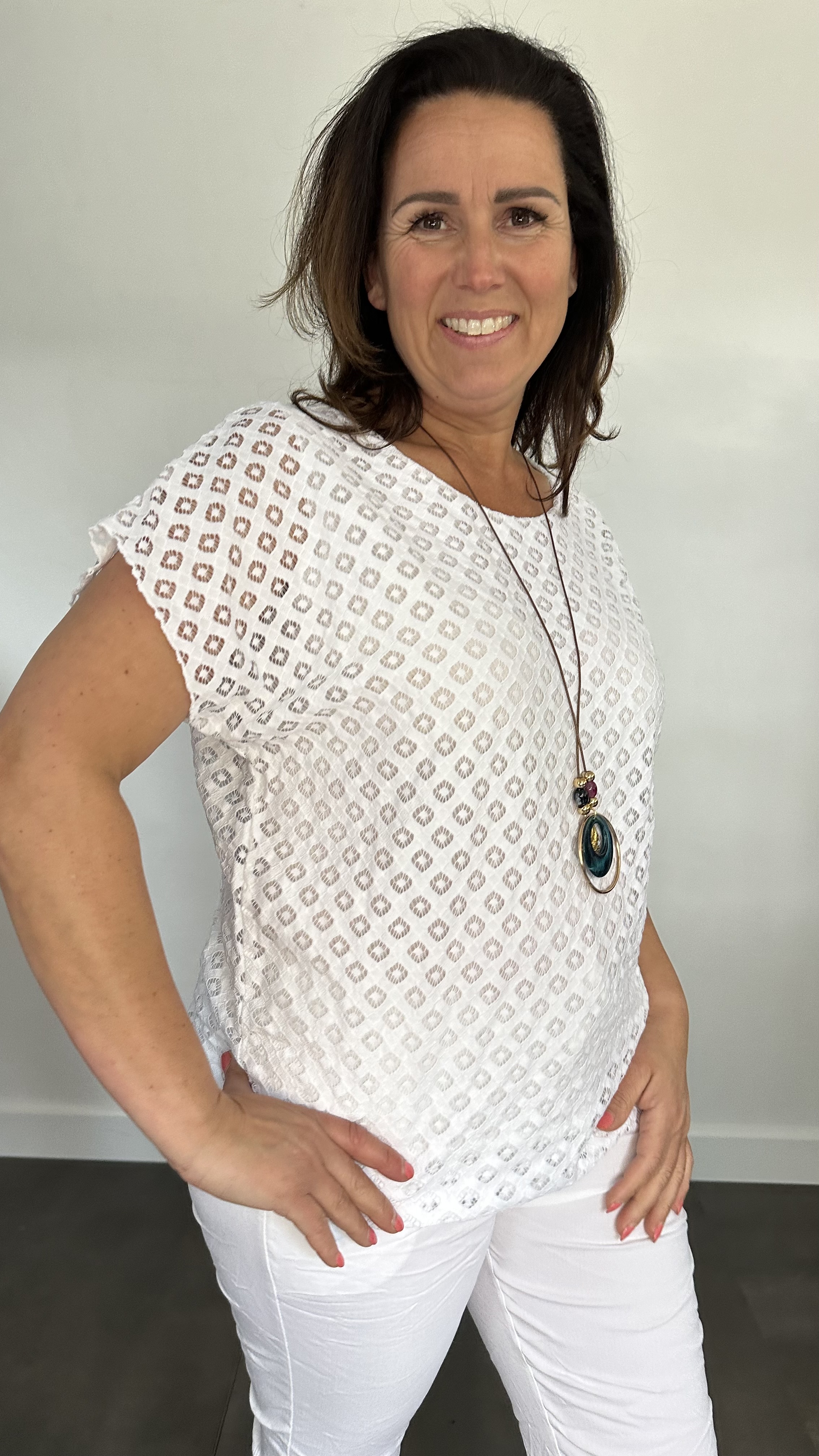 Shirt Joann met ketting wit
