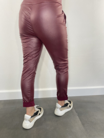 Lederlook joggjeans bordeaux +SIZE
