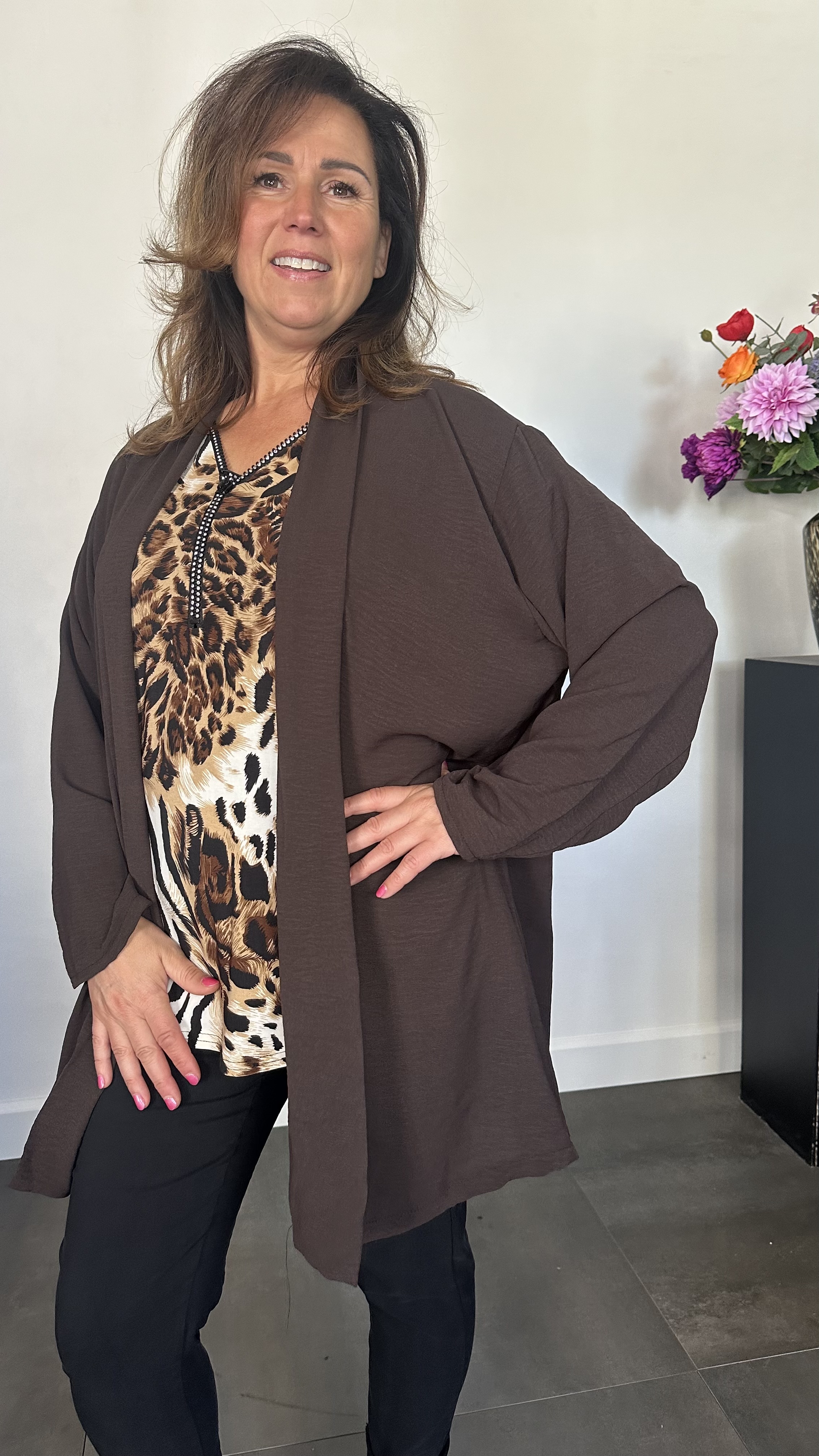Crepe vest met sjaalkraag donker bruin