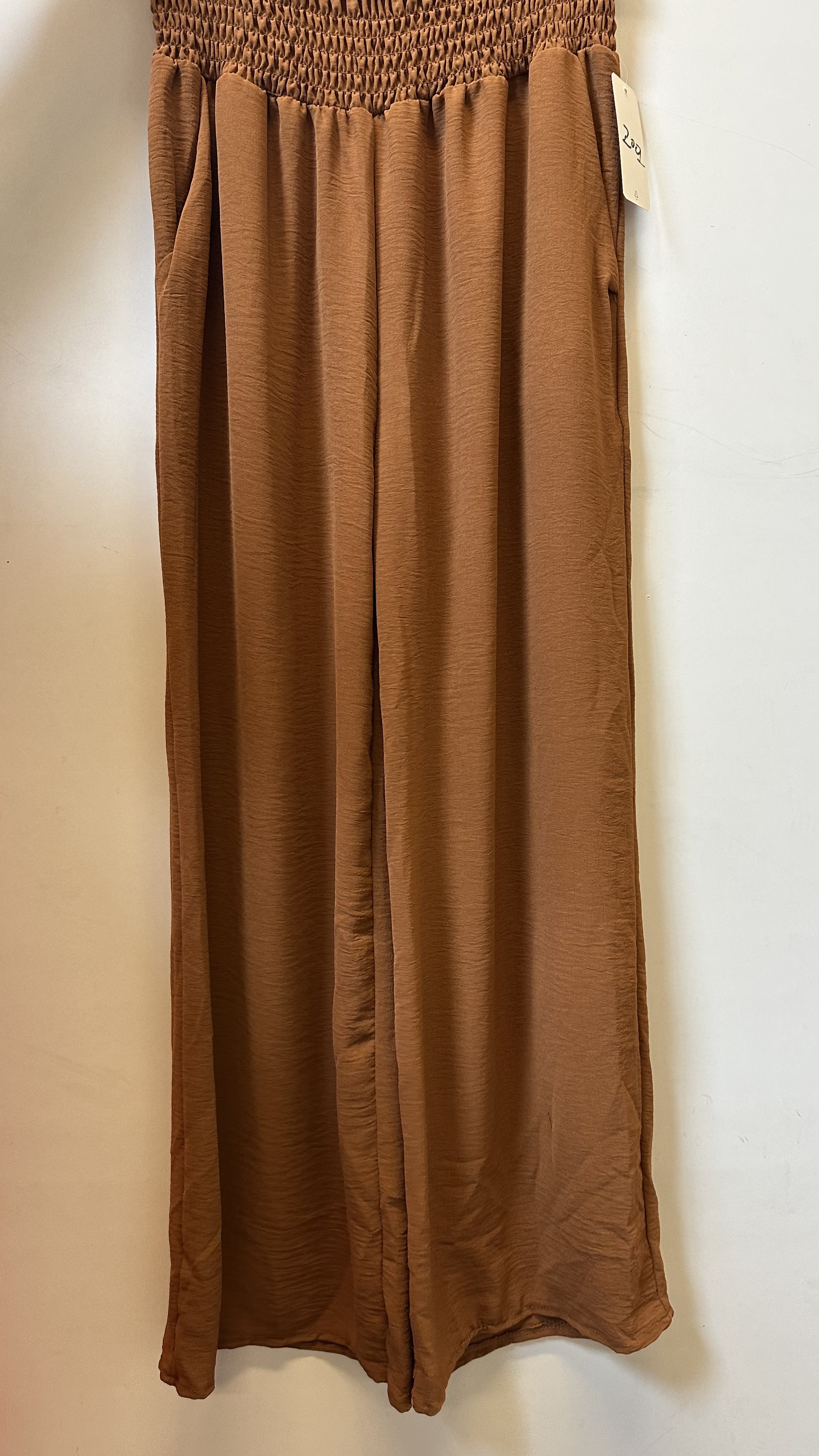 Crepe broek met gesmokte tailleband cognac