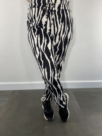 Travel broek met koord en naad zebra zwart/wit +SIZE