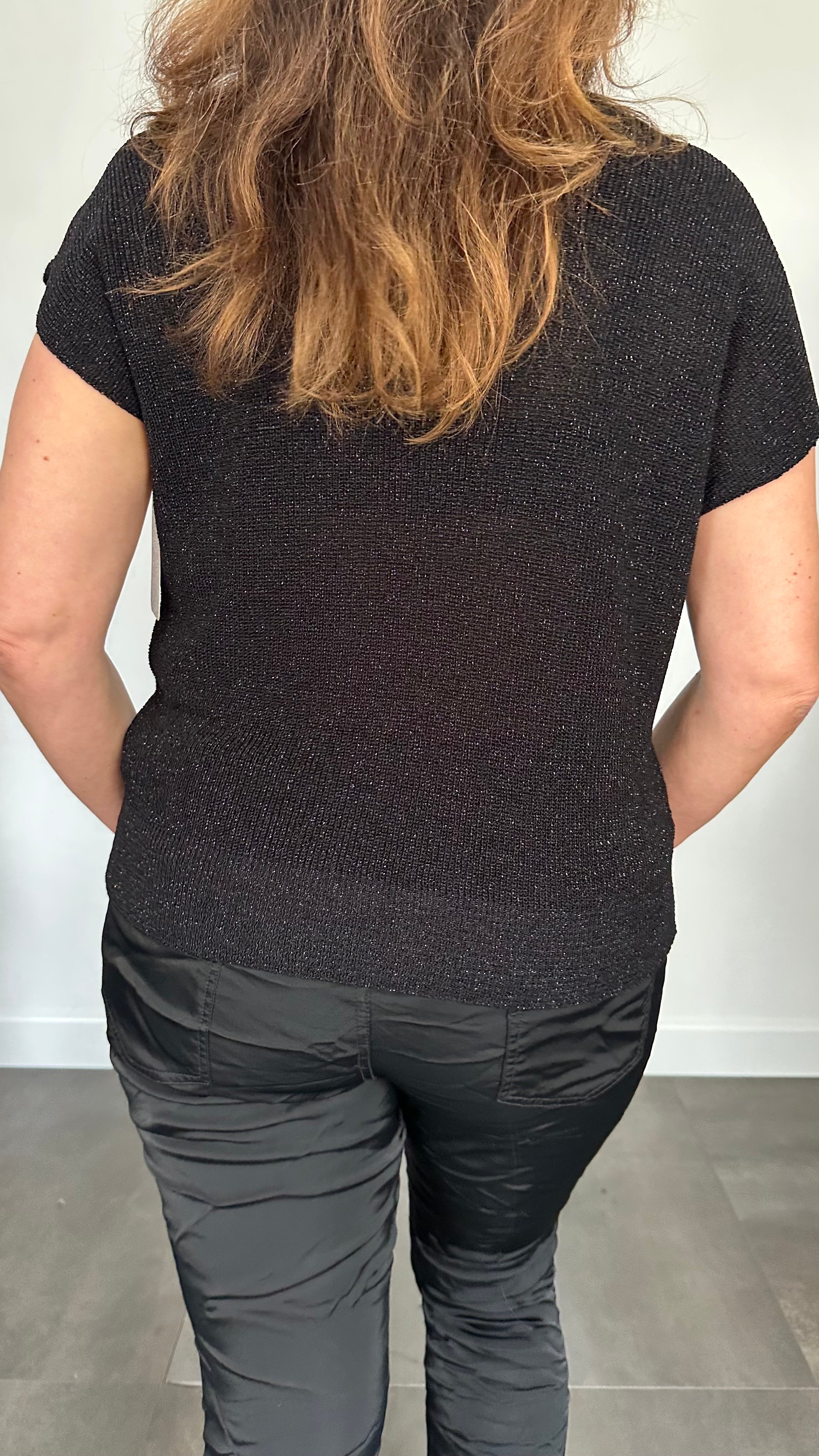 Fijn gebreid truitje met lurex zwart