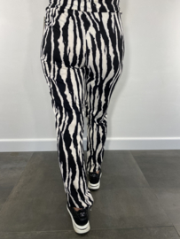 Travel broek met koord en naad zebra zwart/wit +SIZE