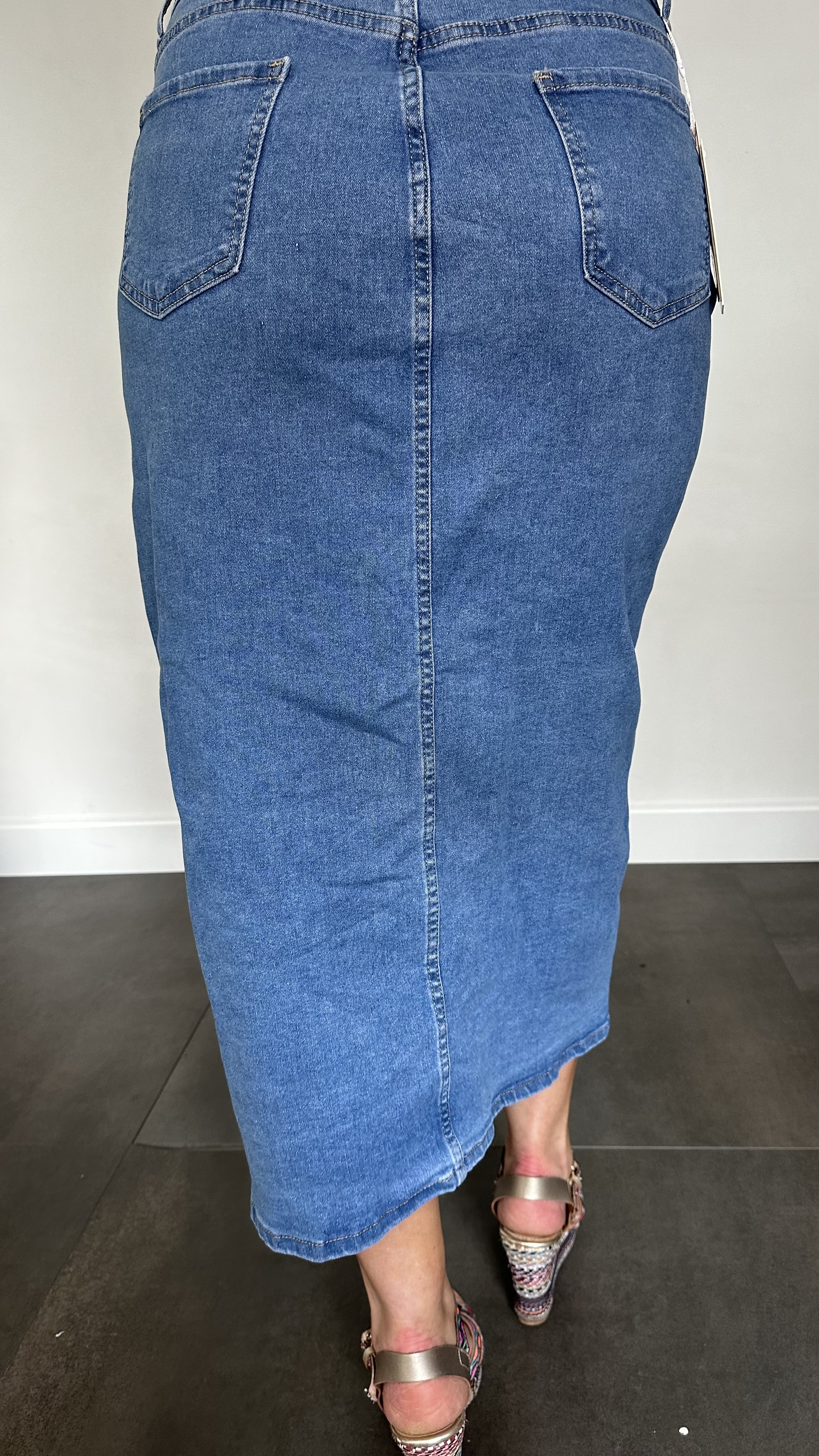 Half lange spijker rok met knoopsluiting