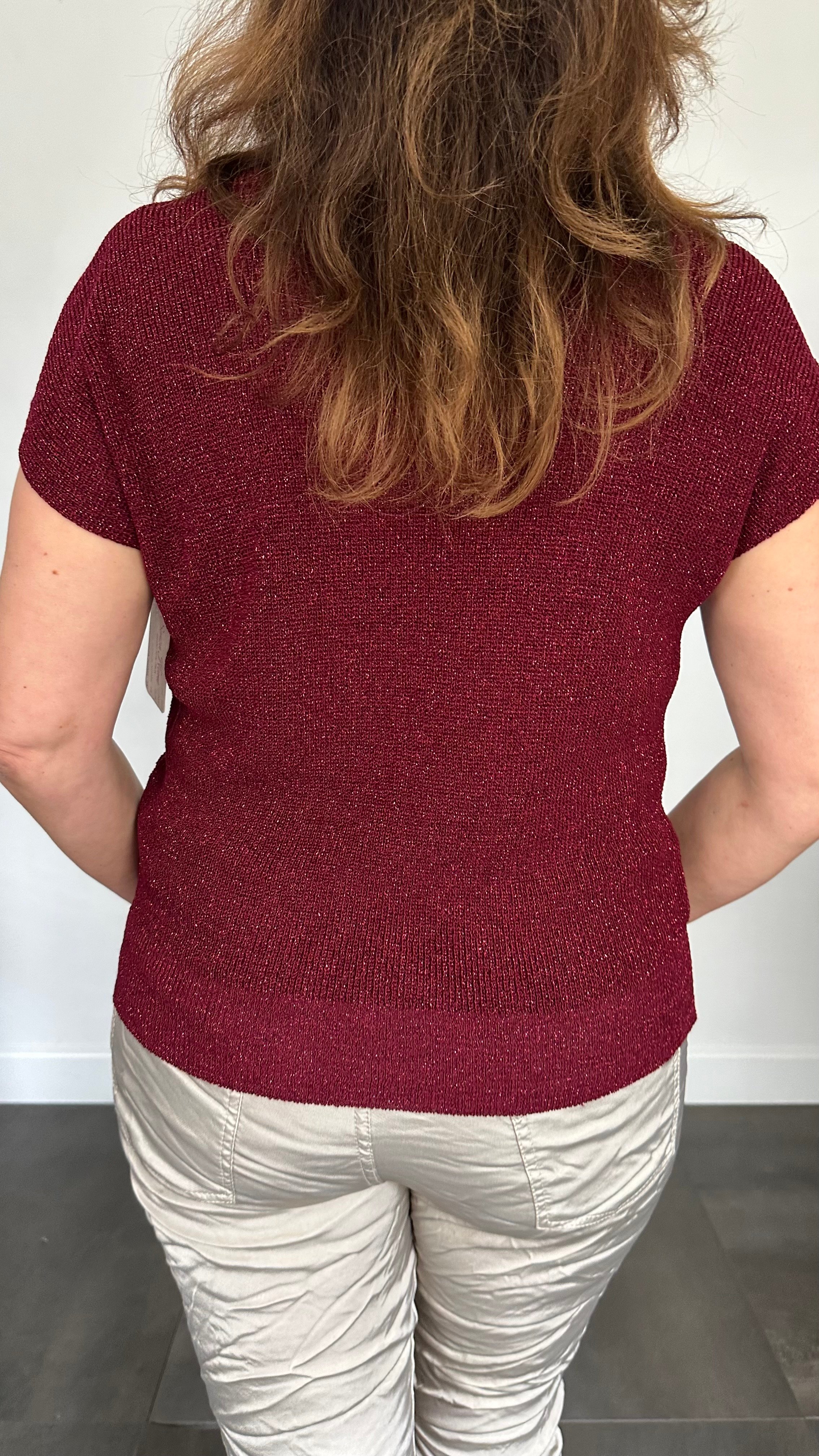 Fijn gebreid truitje met lurex bordeaux