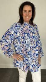 Blouse Lizzy met pofmouw flowers kobalt