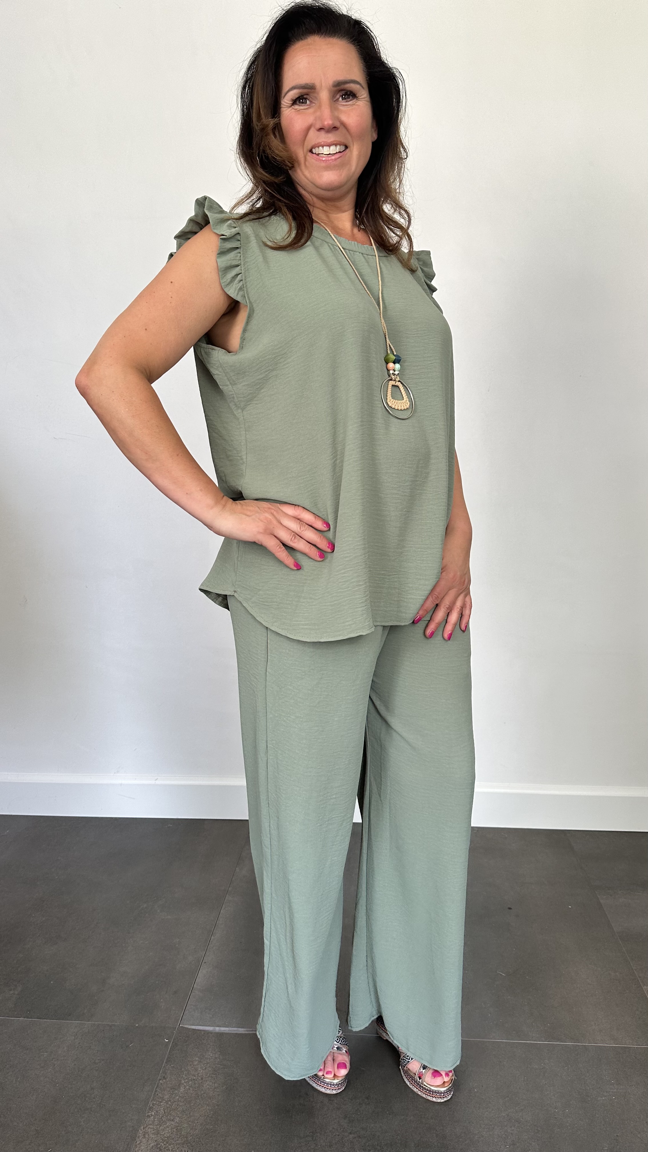 2-Delig pak Mia met ruche & ketting army