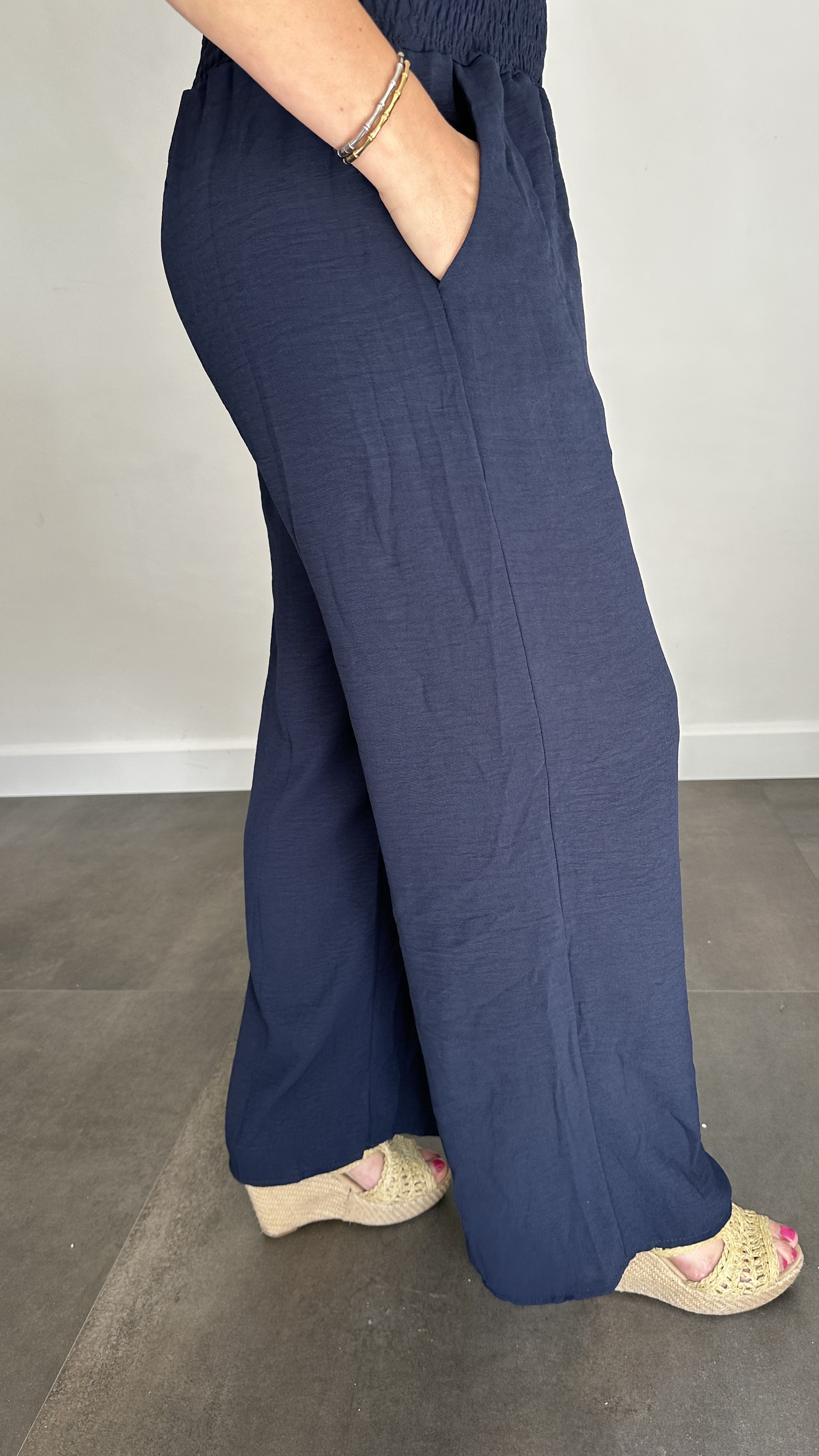 Crepe broek met gesmokte tailleband marine