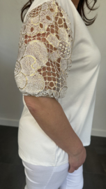 Shirt goldy met kanten pofmouw ecru
