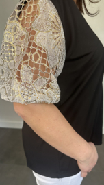 Shirt goldy met kanten pofmouw zwart