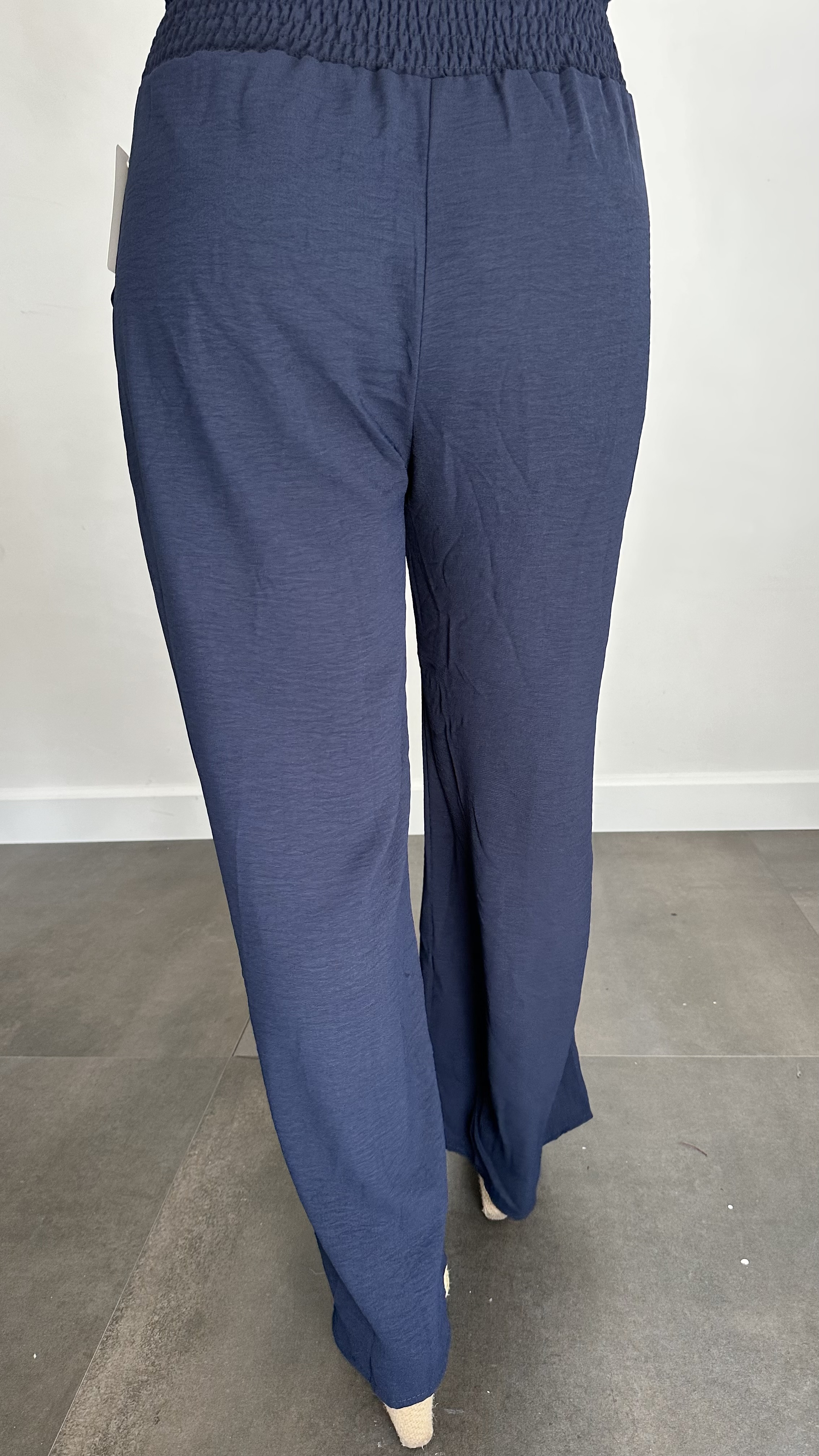 Crepe broek met gesmokte tailleband marine