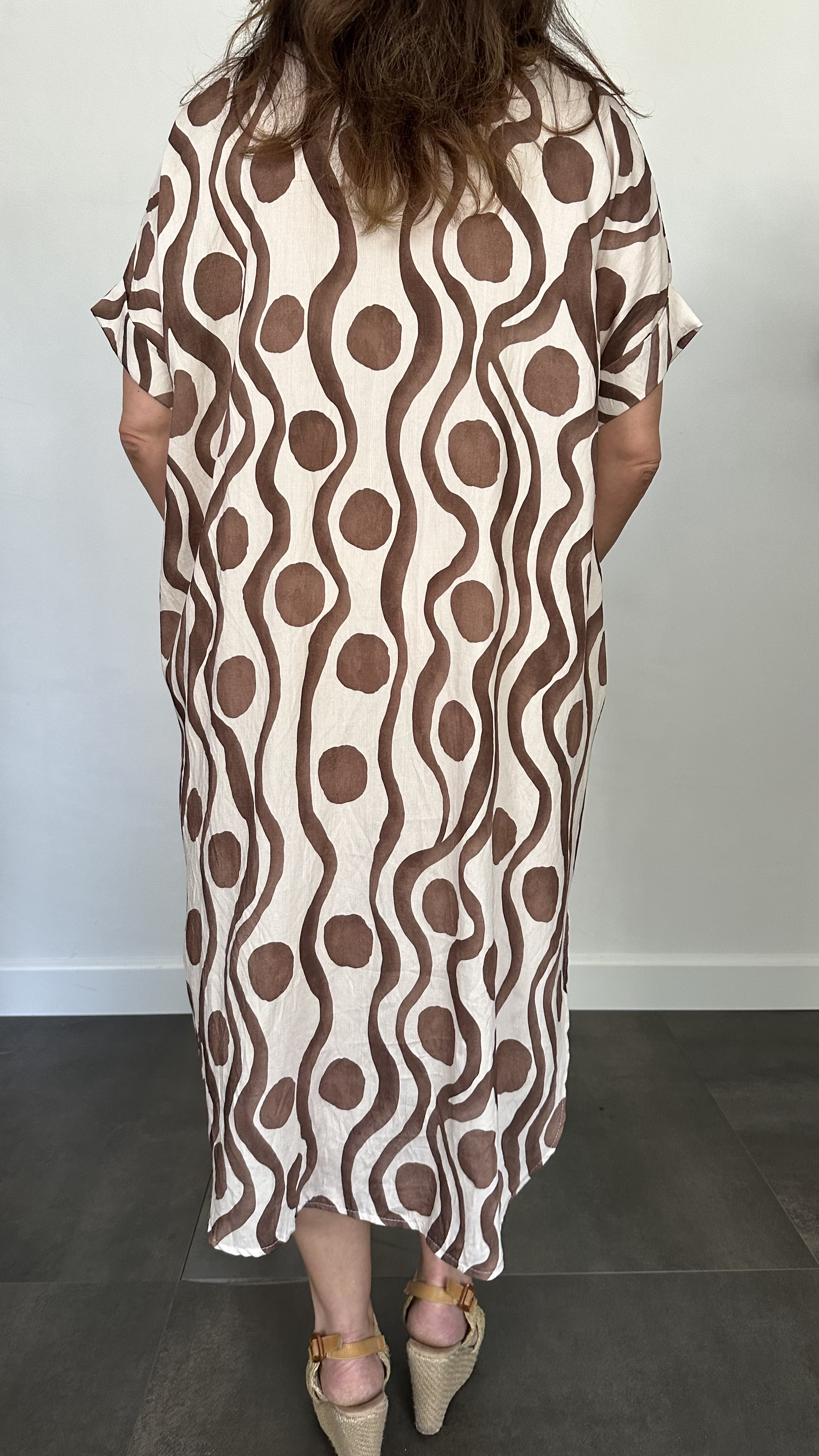 Jurk Leya waves &spots +Size Taupe