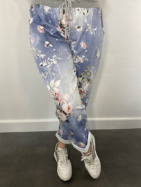 Joggingbroek licht denim gebloemd +size
