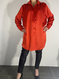 Lange satijnen blouse rood