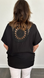 Top met gehaakt detail op de rug zwart