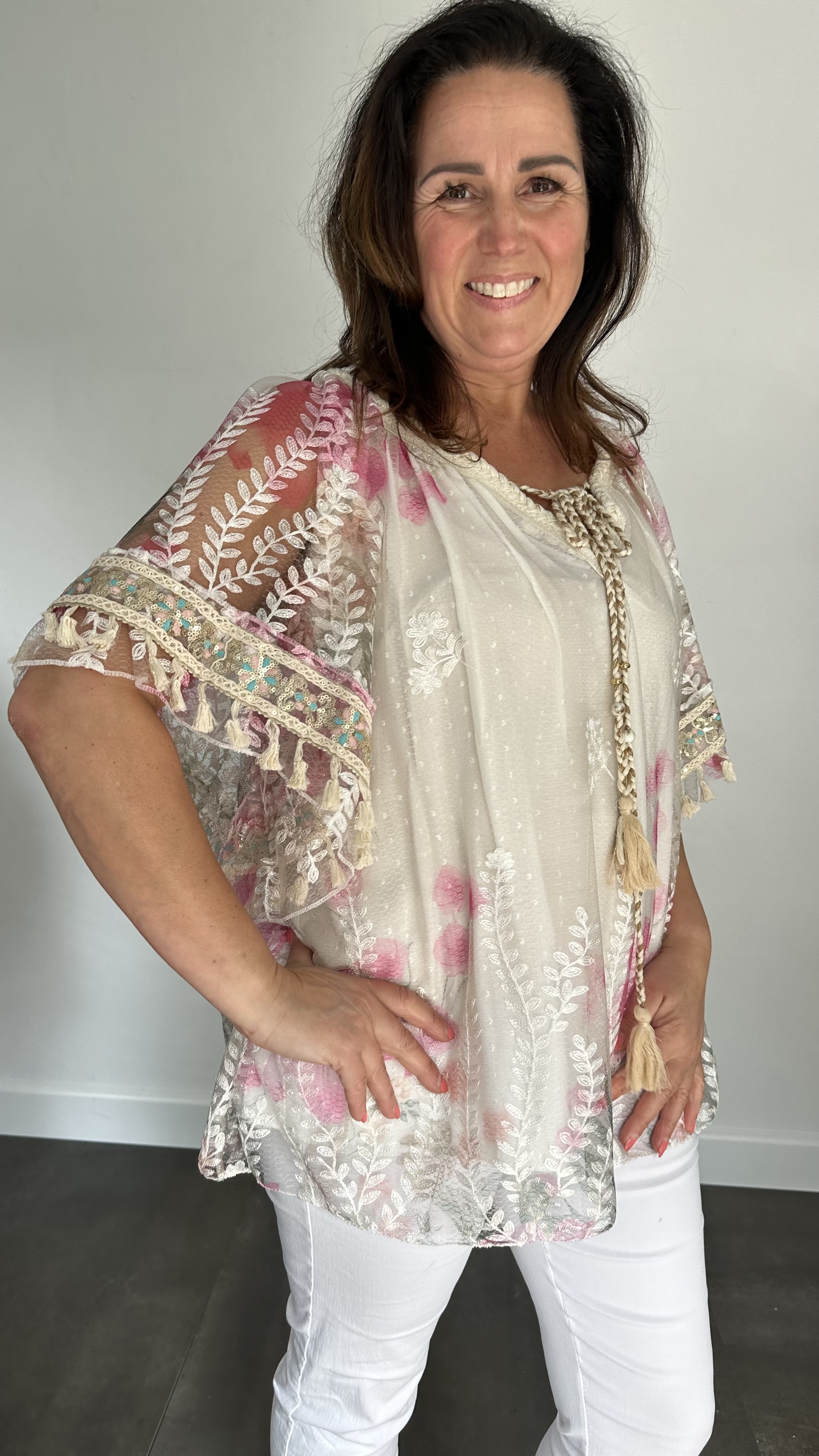 Tule blouse met bloemen print +SIZE fuchsia