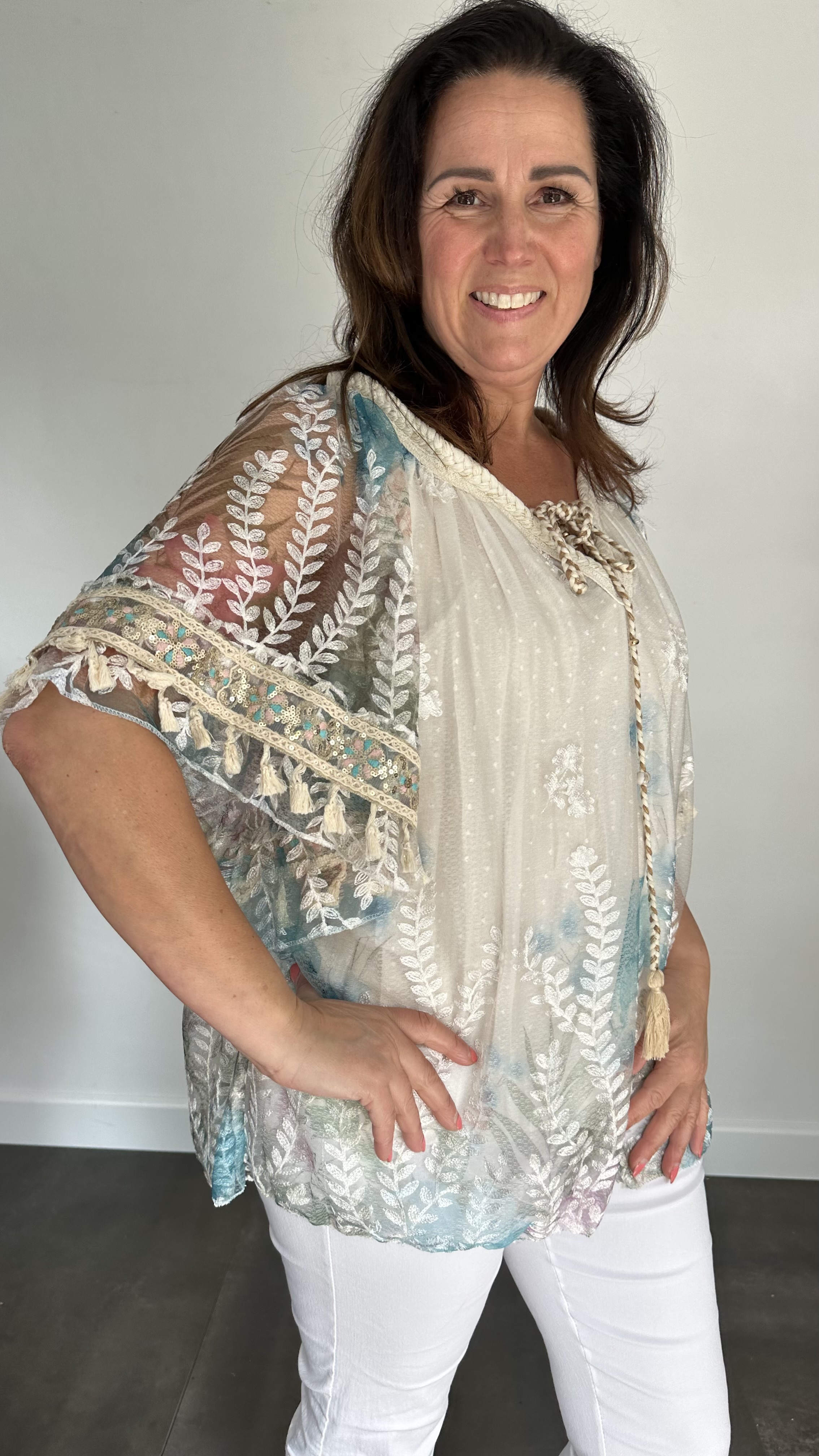 Tule blouse met bloemen print +SIZE turquoise