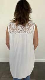 Top met kant en broderie wit