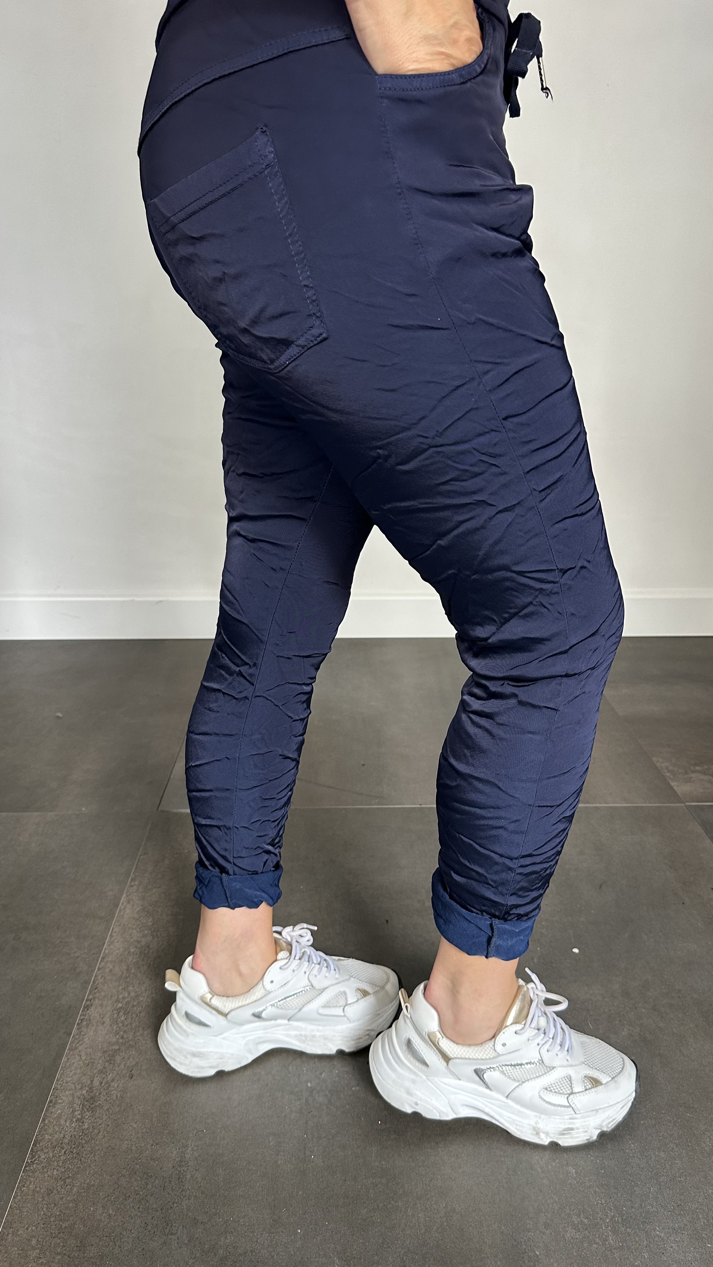 Joggjeans met glans marine