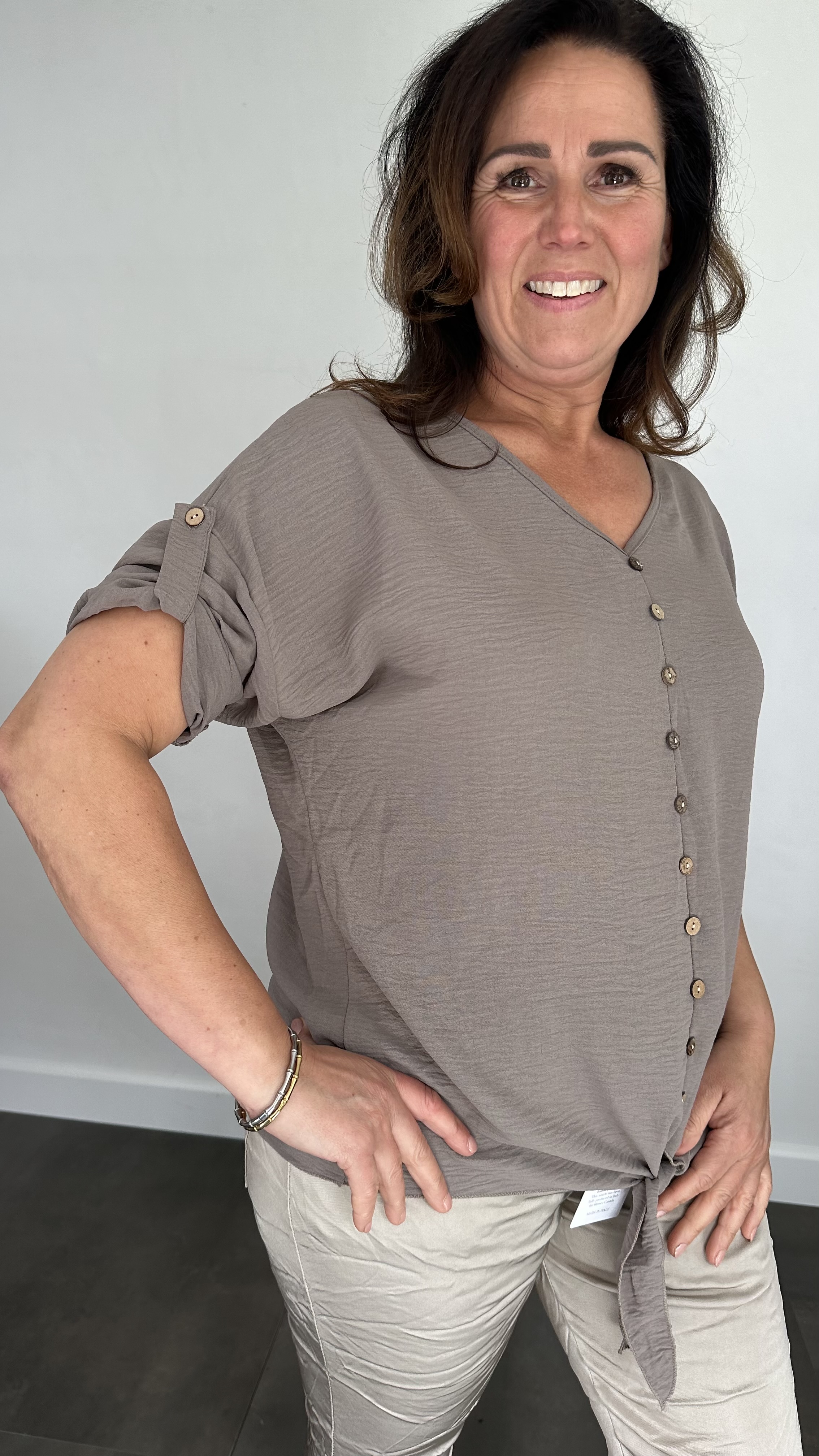 Blouse tessy met knoop taupe
