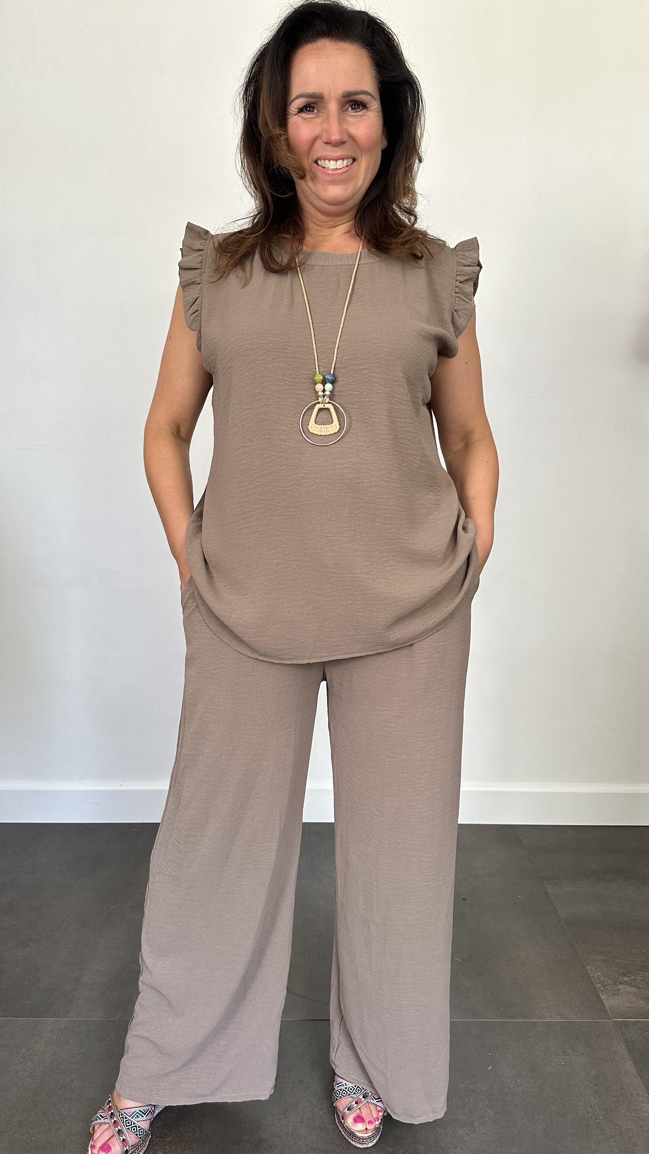 2-Delig pak Mia met ruche & ketting taupe